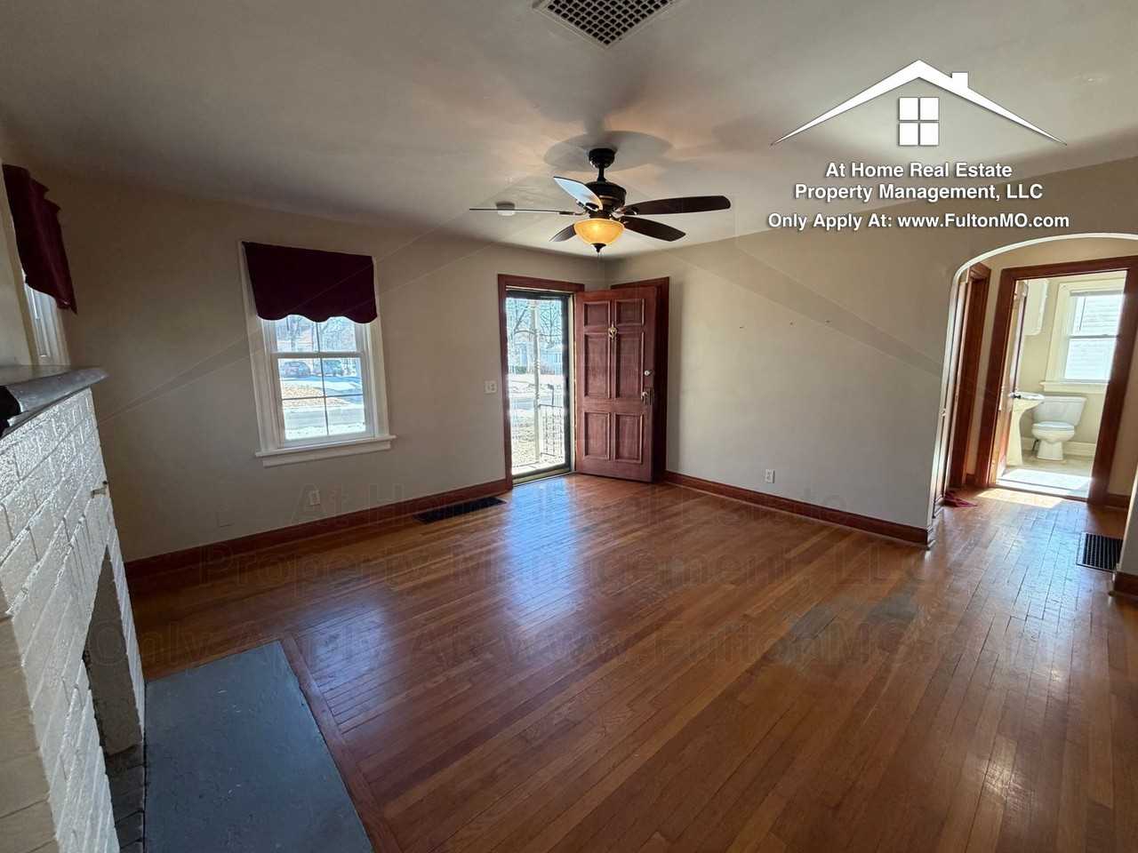 707 Hollyhock Dr - Photo 3 of 37