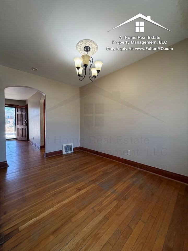 707 Hollyhock Dr - Photo 6 of 37