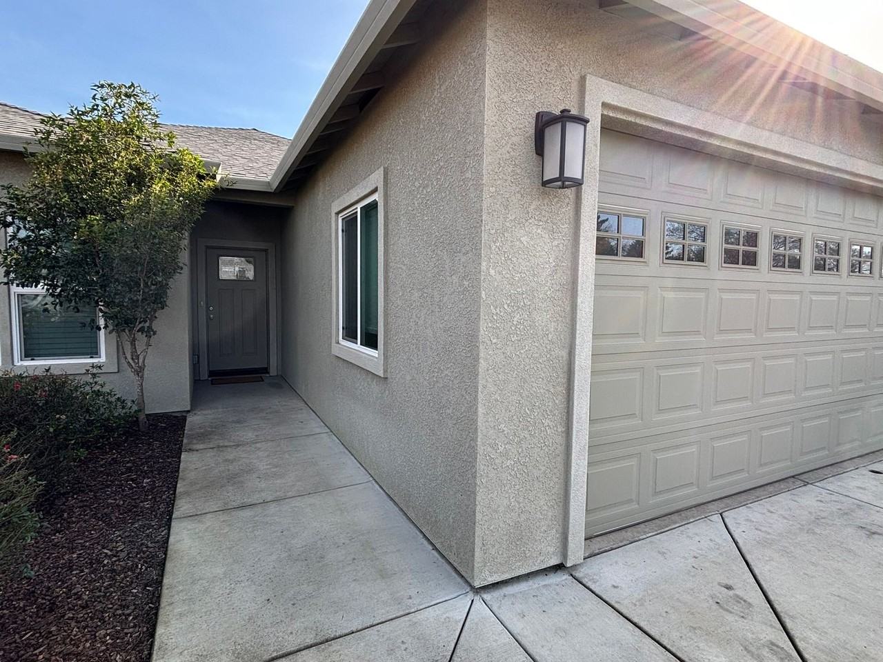 215 Danielson Ln - Photo 2 of 3