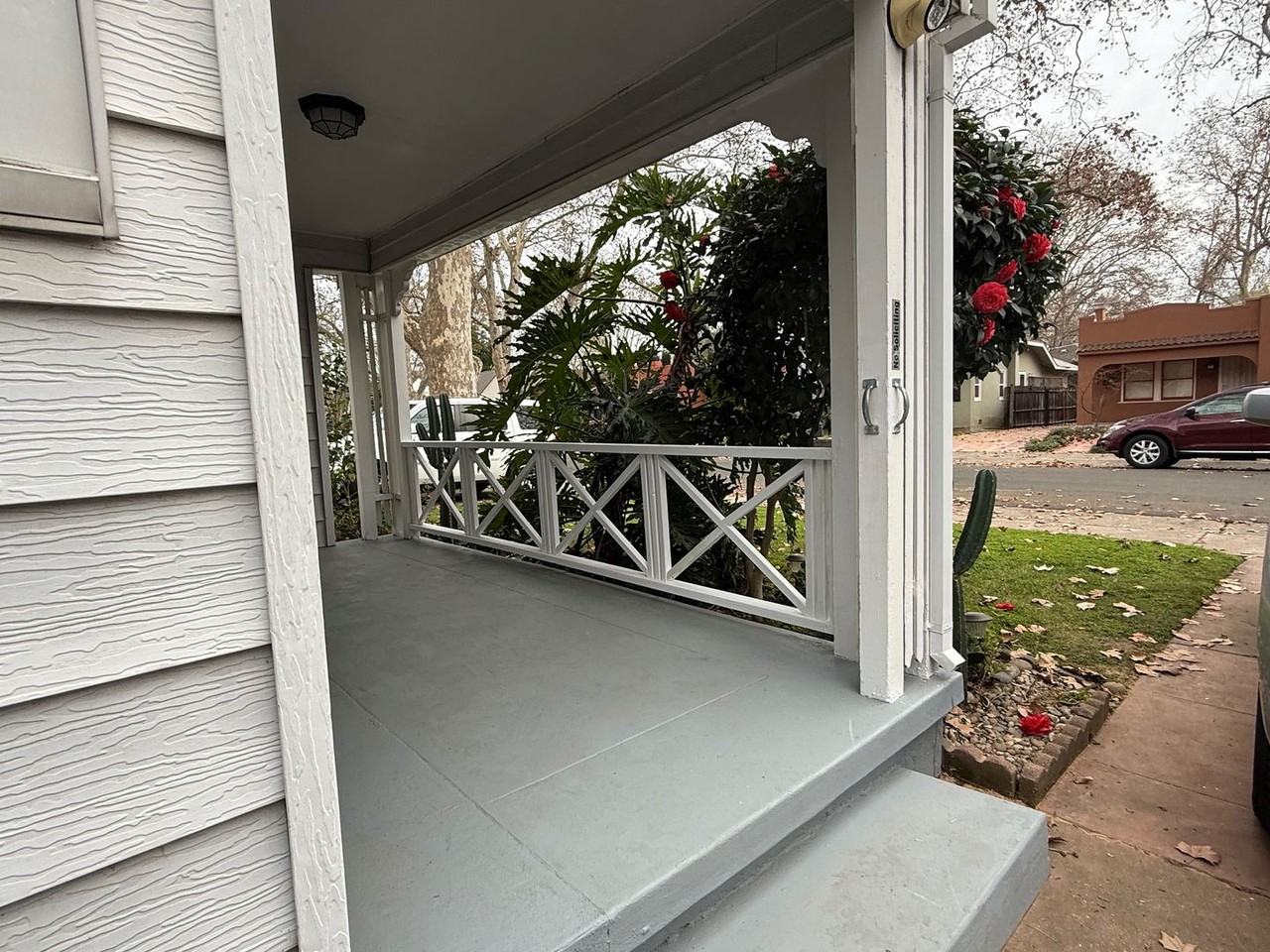 1813 Beverly Way - Photo 2 of 12