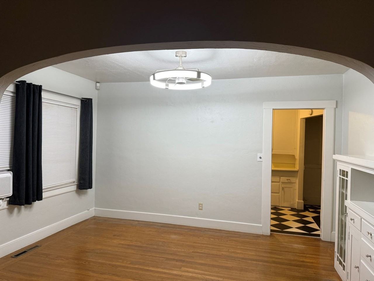 1813 Beverly Way - Photo 4 of 12