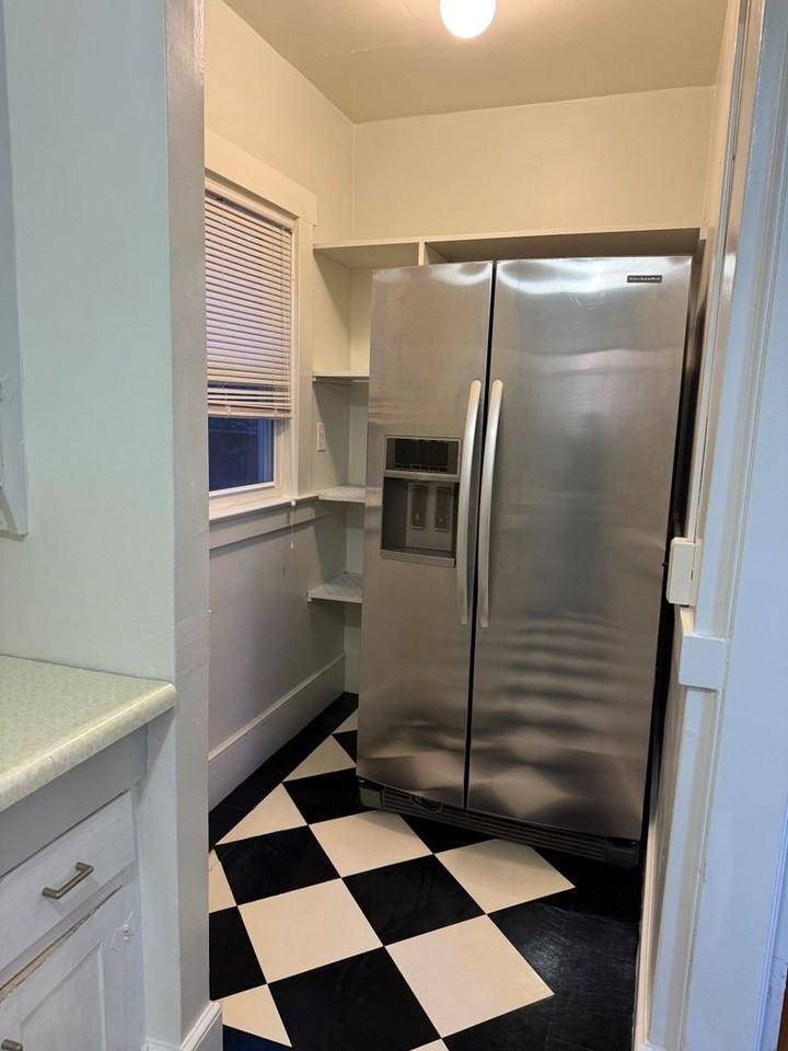 1813 Beverly Way - Photo 5 of 12