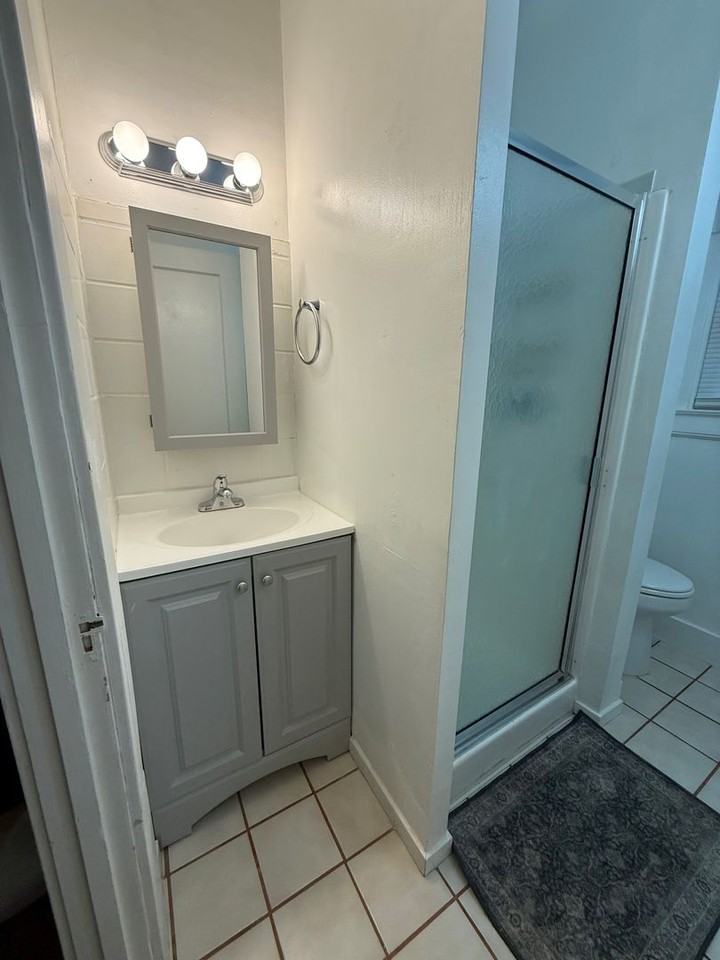 1813 Beverly Way - Photo 7 of 12