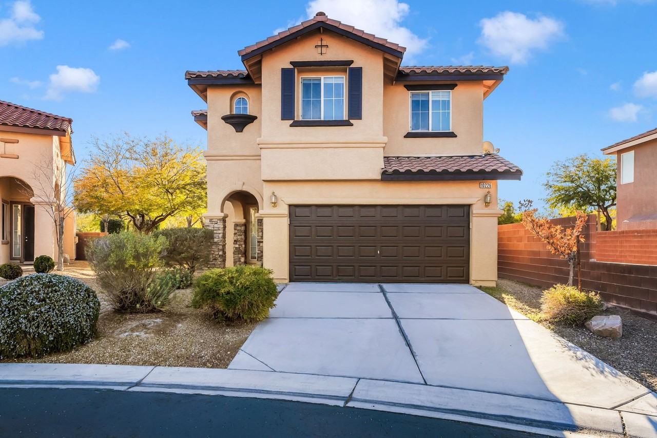 10226 Wolf Pack Ln - Photo 2 of 37