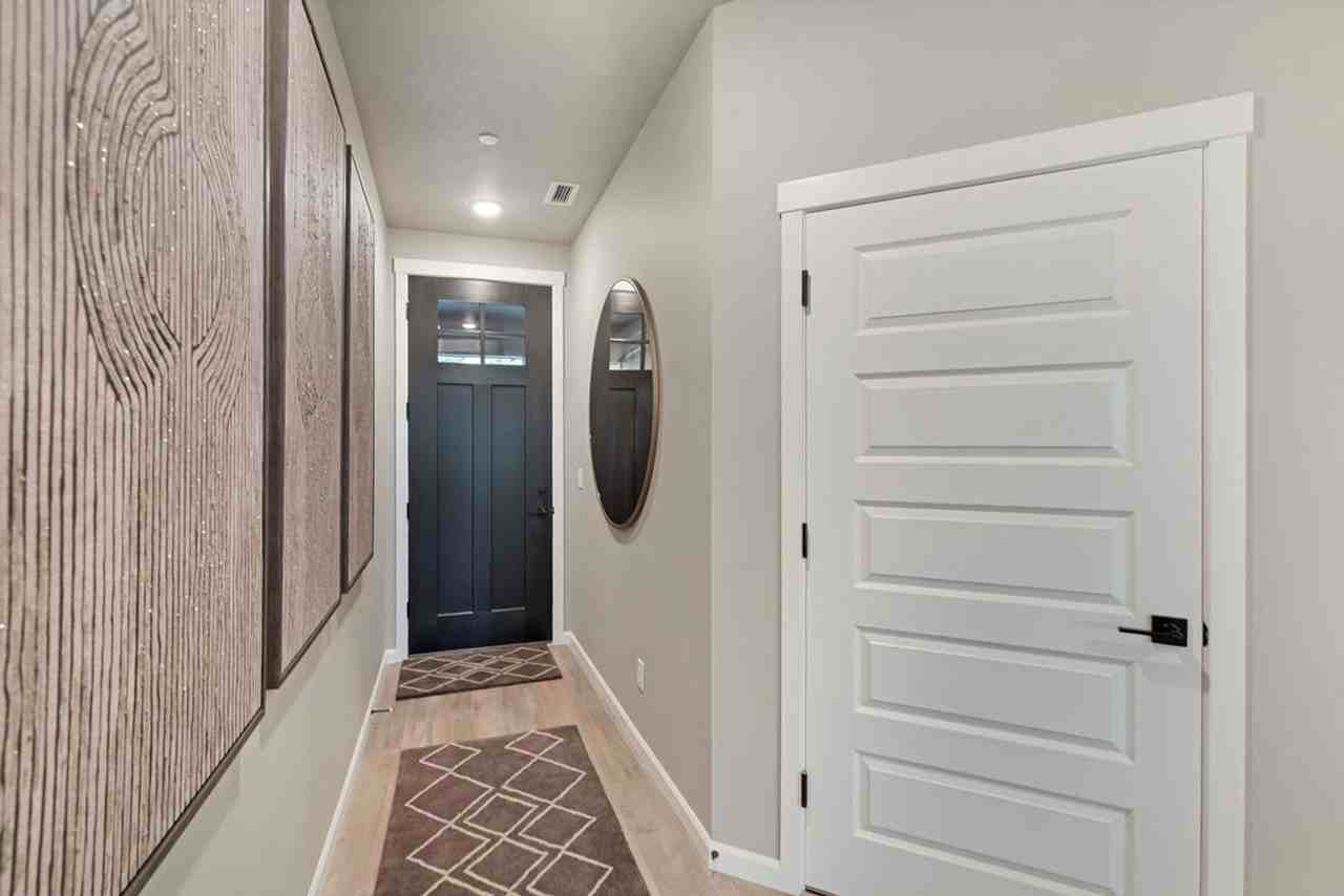 7009 Ne 132nd Way - Photo 2 of 47