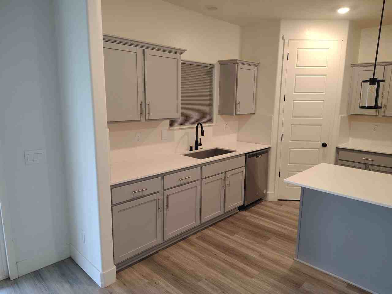 5905 Barsanti Ave - Photo 4 of 25