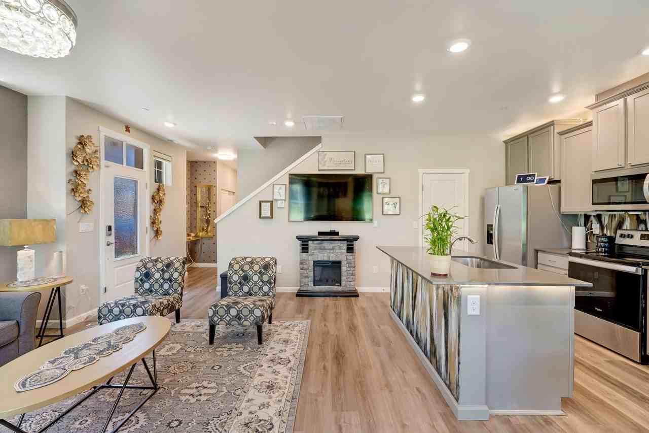 8715 E Gilman Ave - Photo 6 of 24