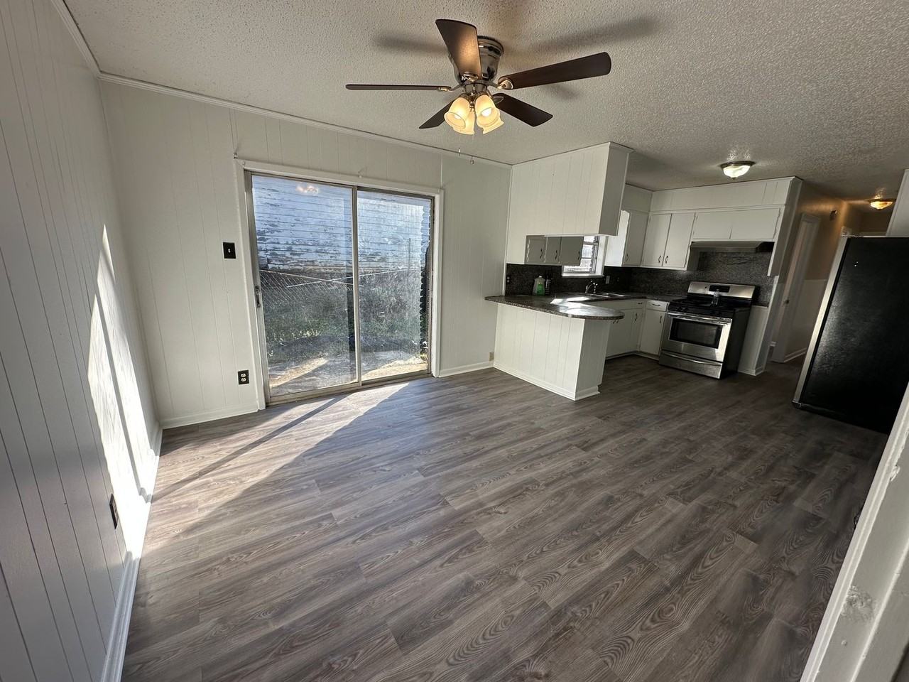 1921 N Carlyle Ave - Photo 2 of 21