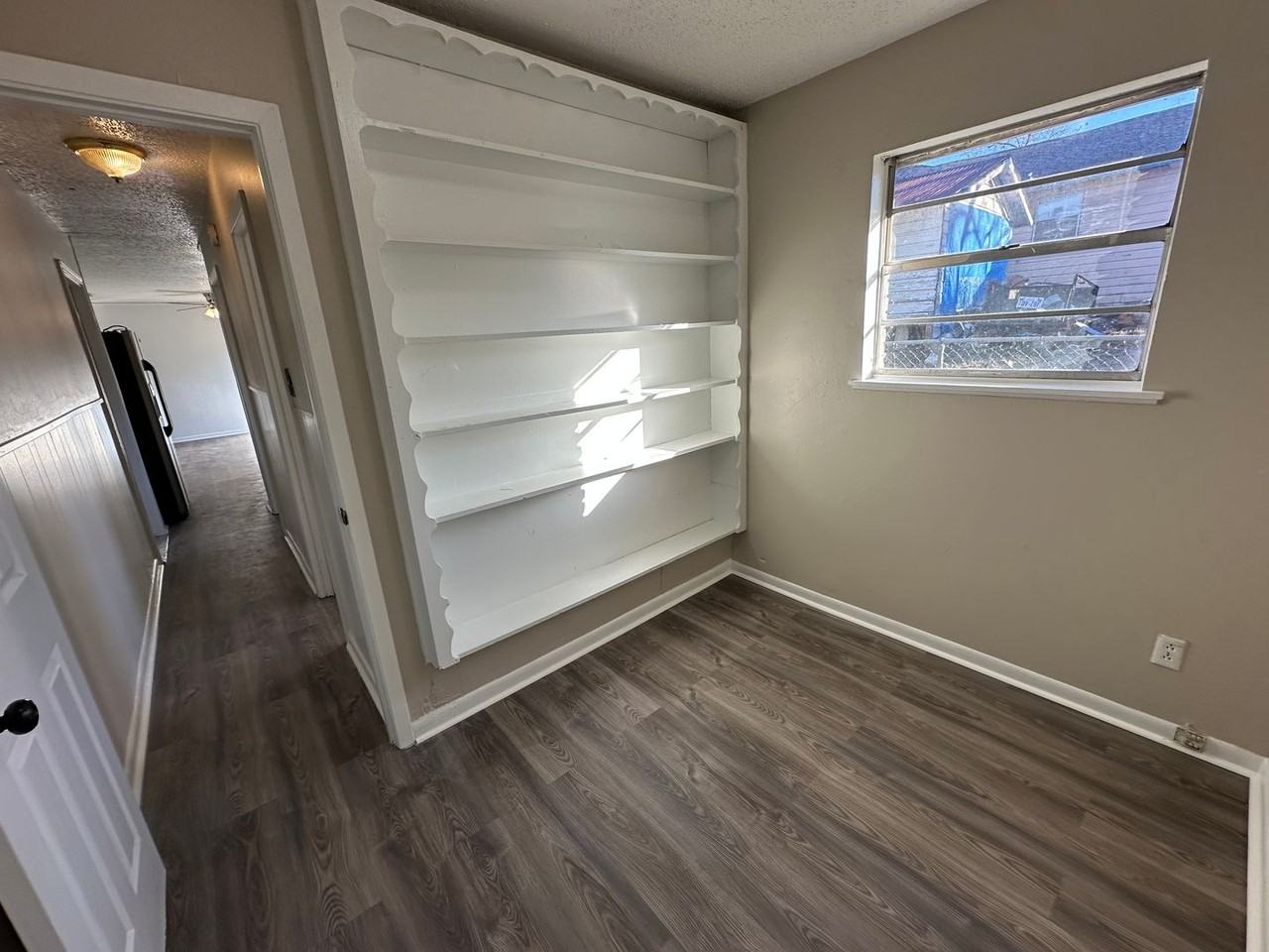 1921 N Carlyle Ave - Photo 5 of 21