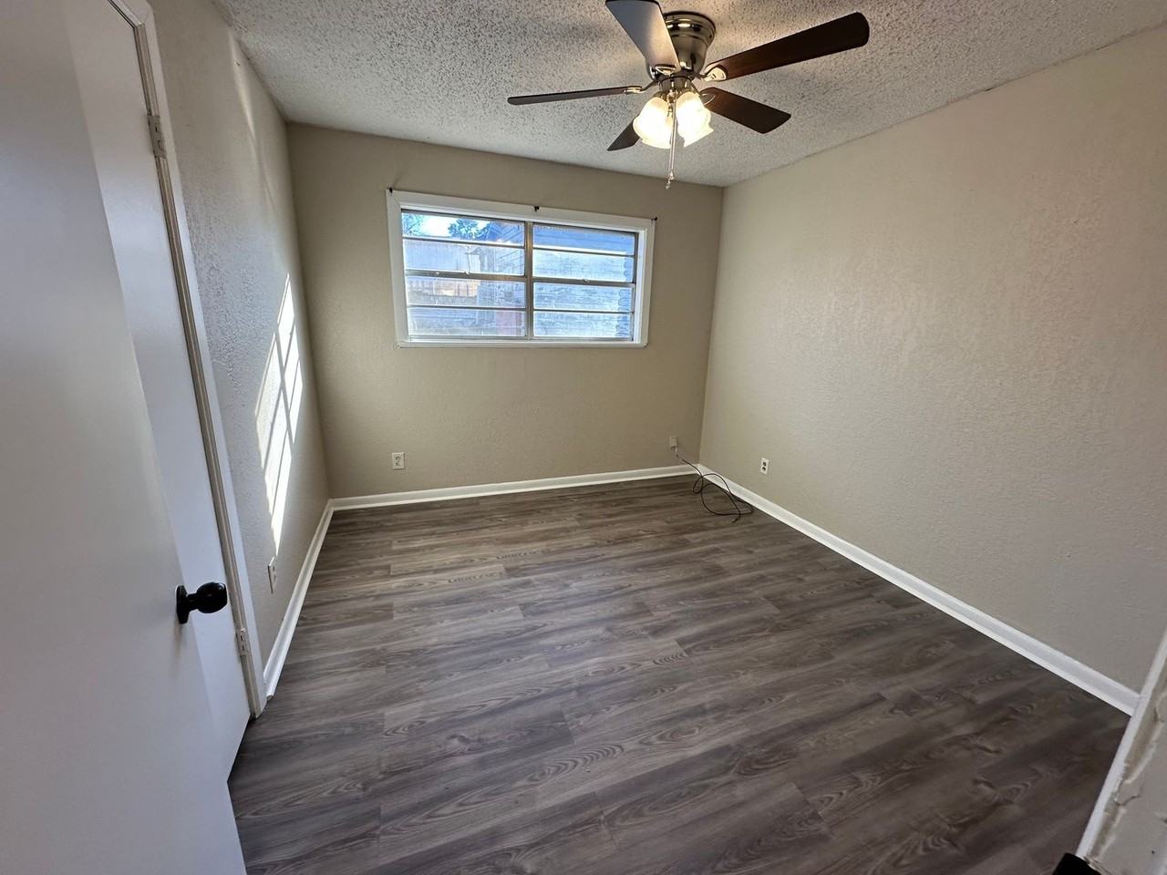 1921 N Carlyle Ave - Photo 6 of 21