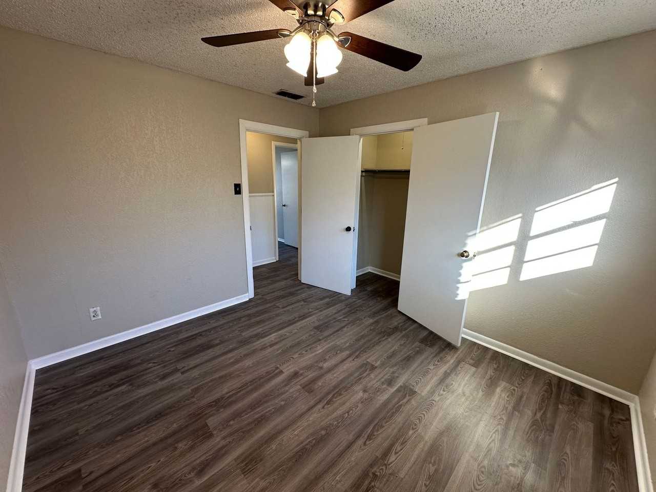 1921 N Carlyle Ave - Photo 7 of 21