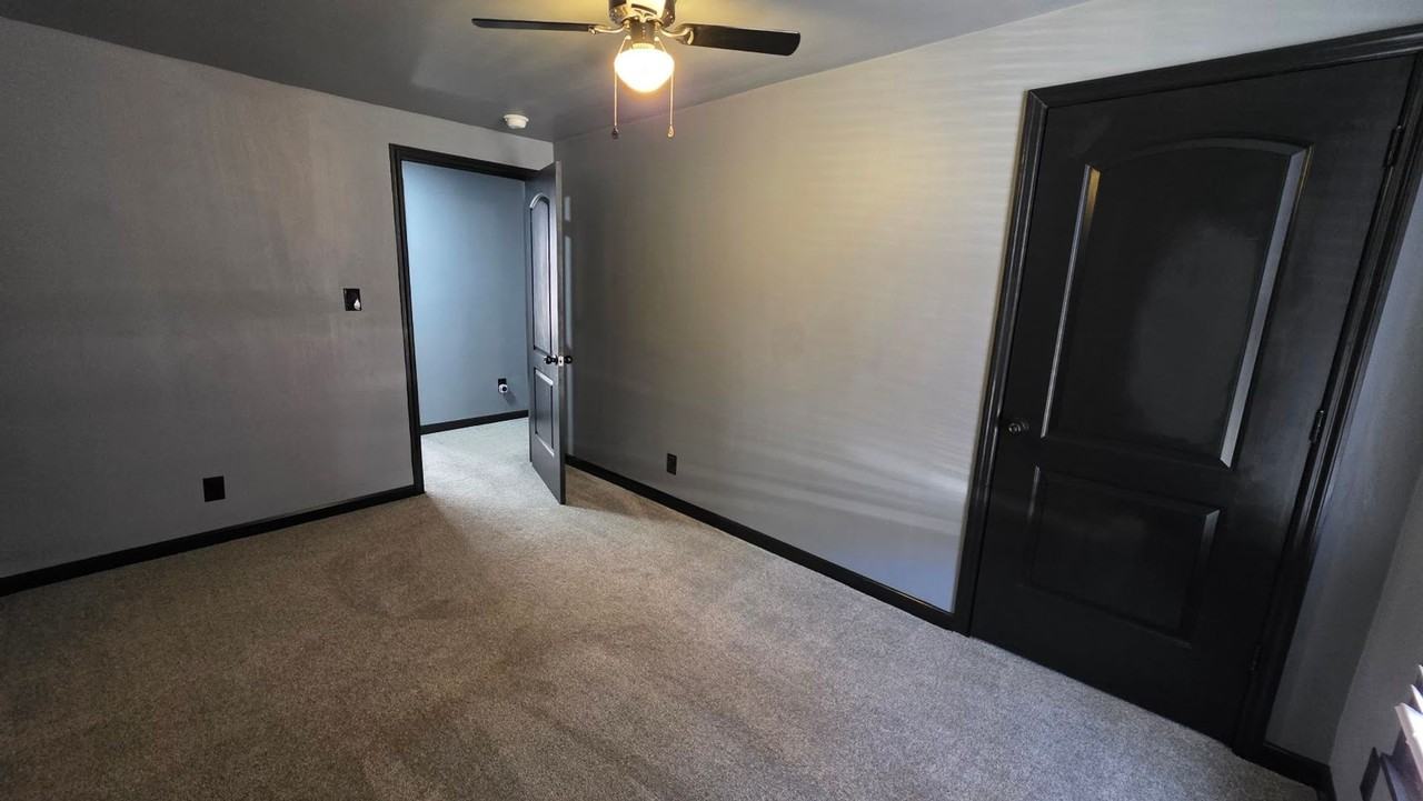 713 W Washington St - Photo 4 of 20