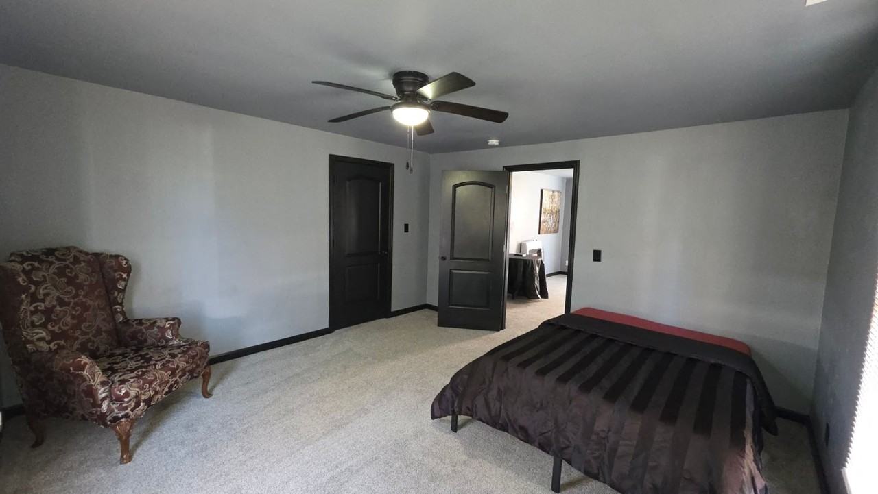 713 W Washington St - Photo 5 of 20