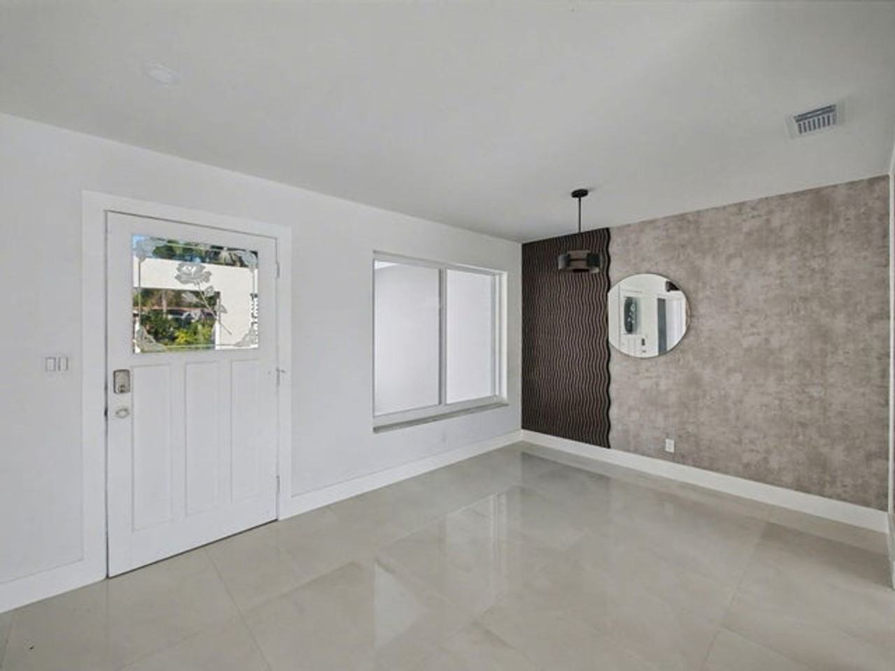 1940 Nw 32nd St - Photo 4 of 19