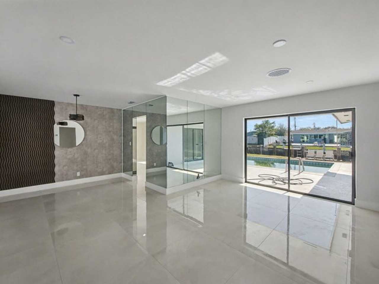 1940 Nw 32nd St - Photo 5 of 19