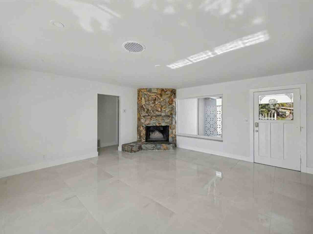 1940 Nw 32nd St - Photo 6 of 19