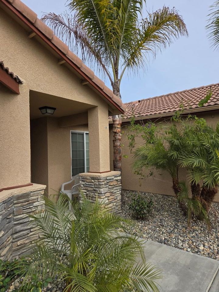 1572 Stinson Dr - Photo 4 of 6