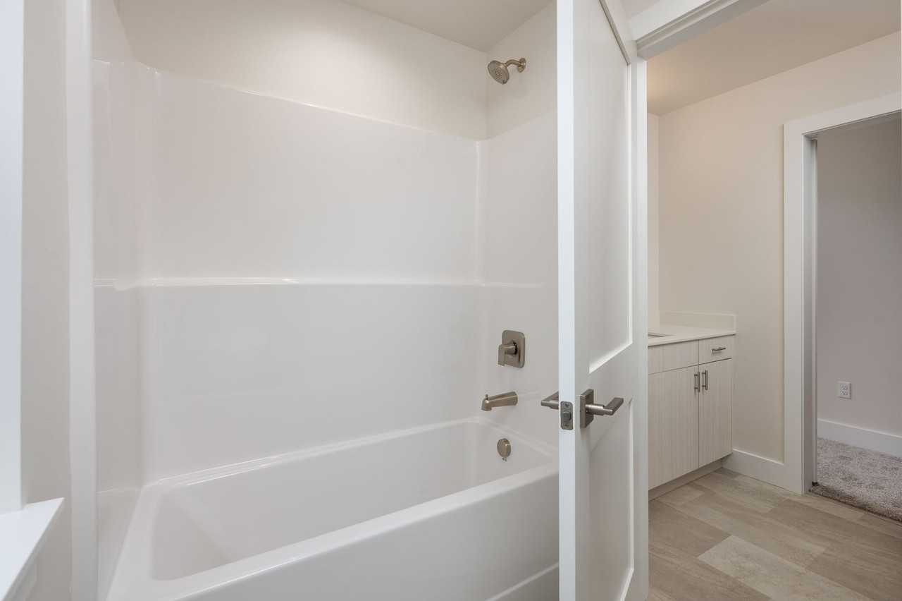 513 Companion Way - Photo 5 of 25