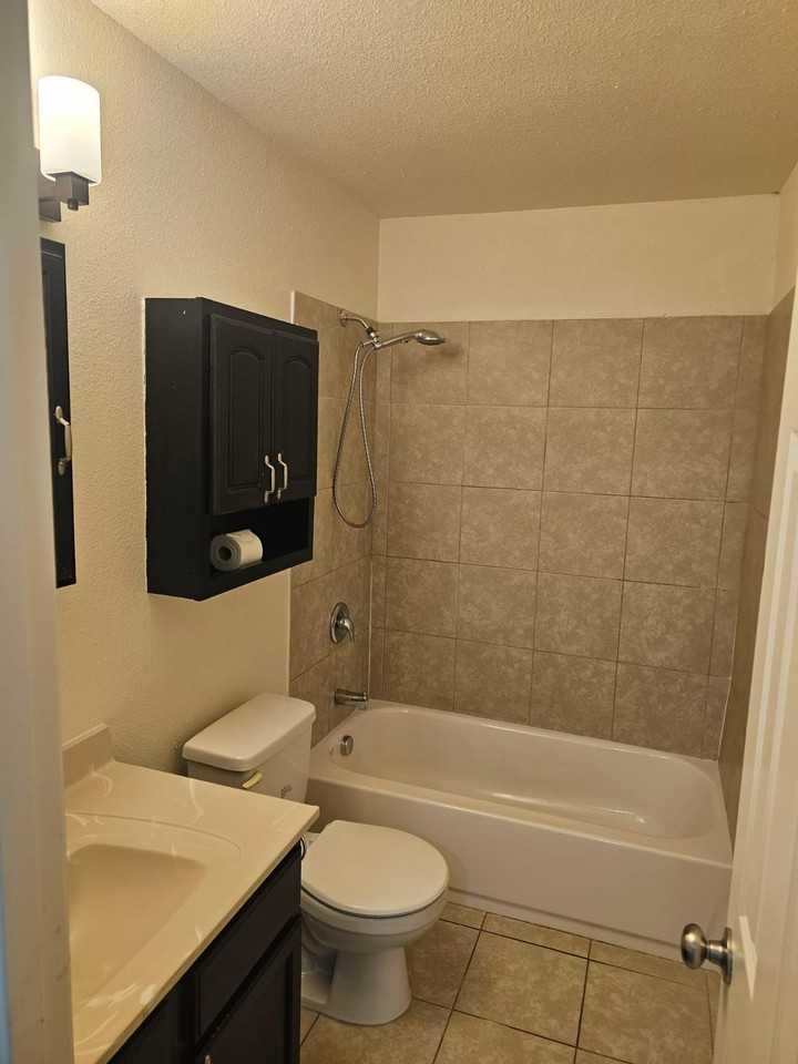 984 S Knox Dr - Photo 2 of 7