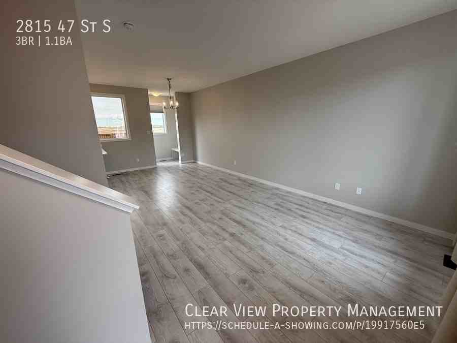 2815 47 St S - Photo 2 of 21