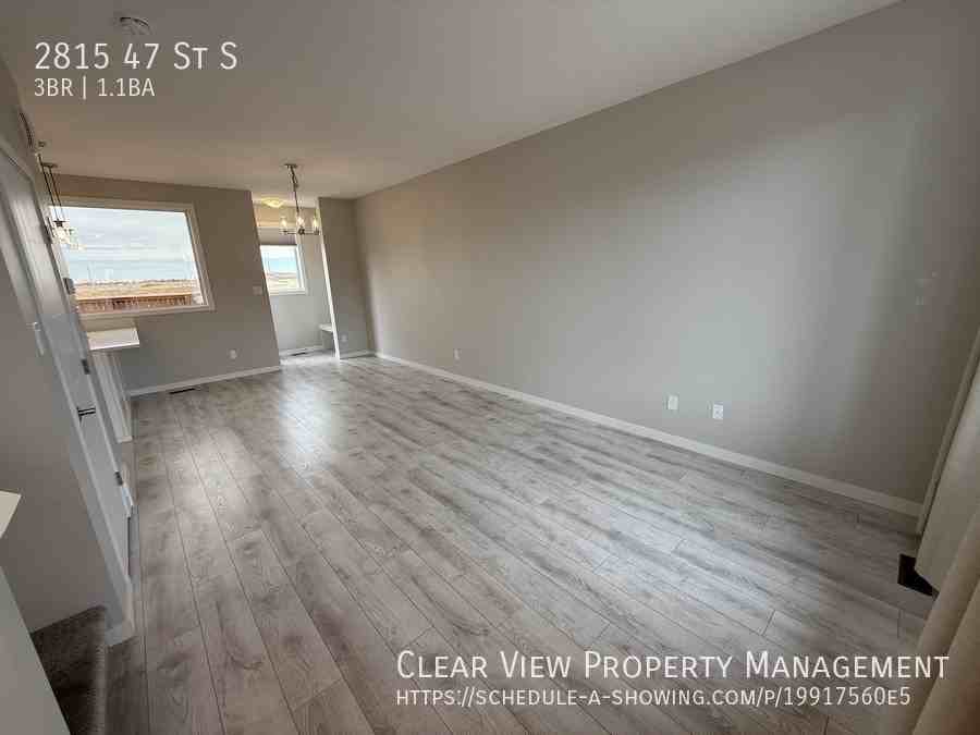2815 47 St S - Photo 3 of 21