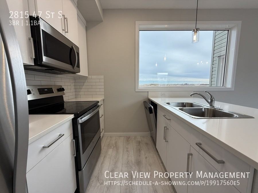 2815 47 St S - Photo 7 of 21