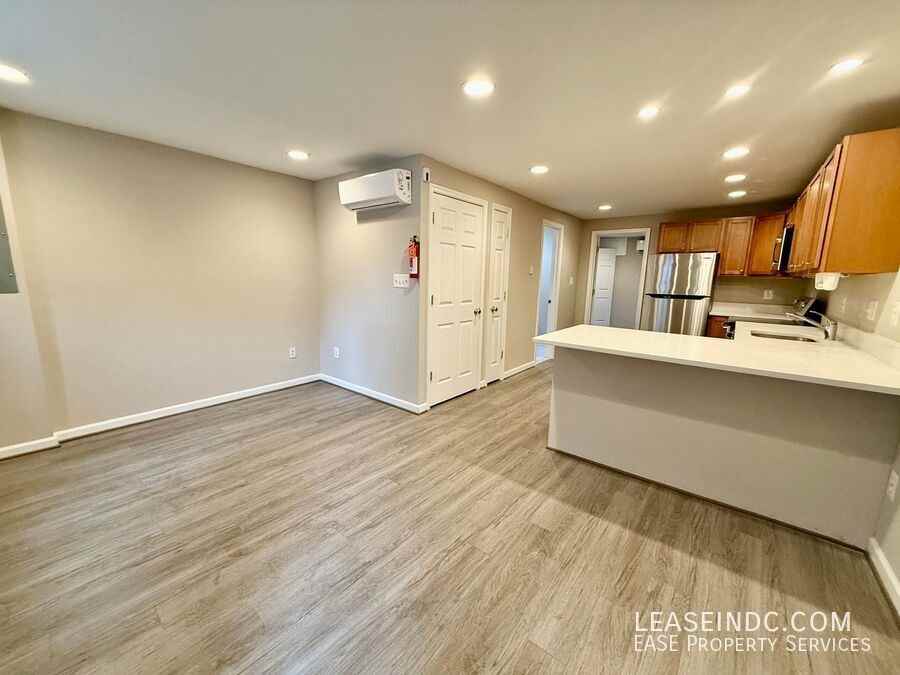 152 R St Ne #B - Photo 4 of 17