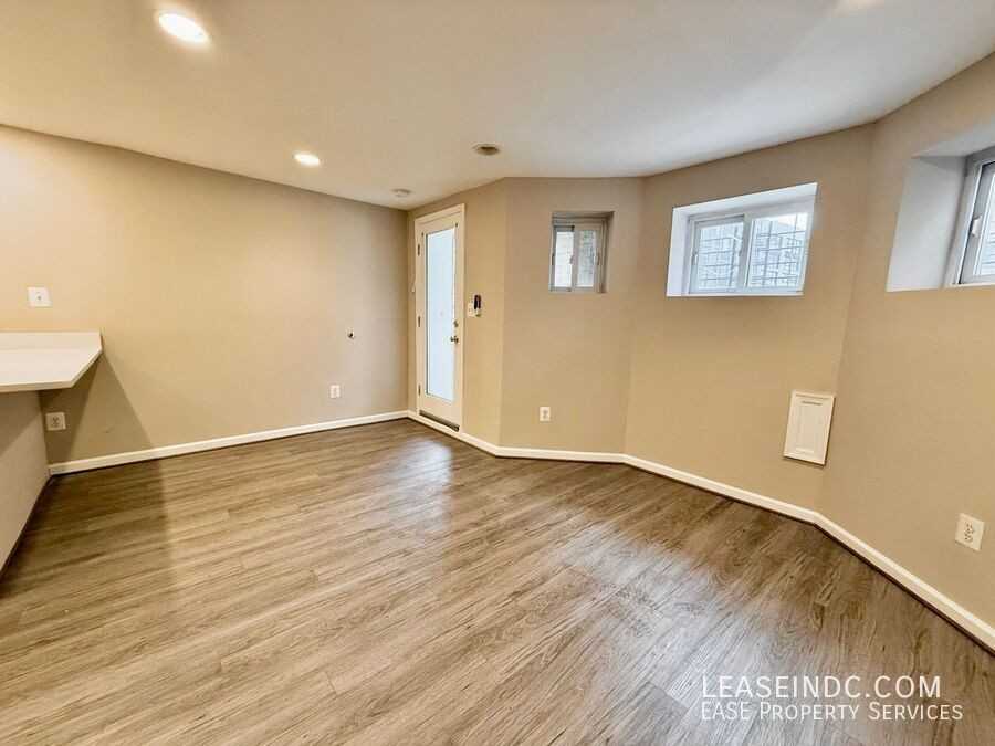 152 R St Ne #B - Photo 6 of 17