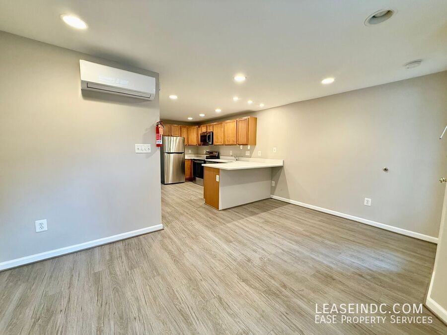 152 R St Ne #B - Photo 7 of 17