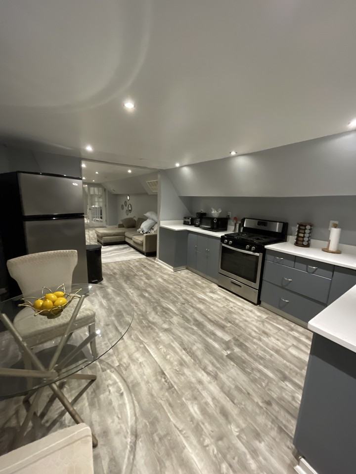 802 N Broadway #B - Photo 5 of 8