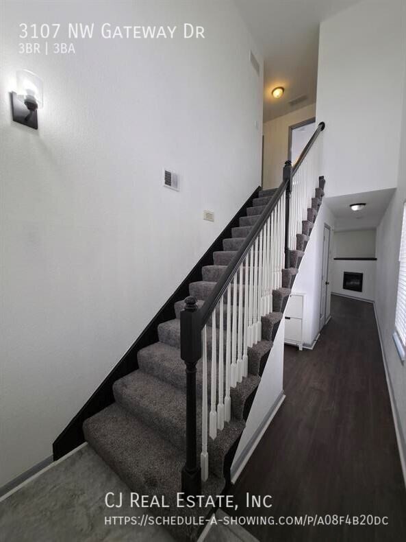 3107 Nw Gateway Dr - Photo 2 of 12