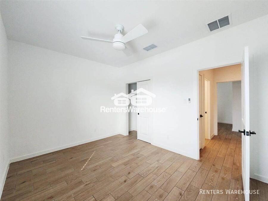 8430 Bay Ridge Cir - Photo 3 of 28