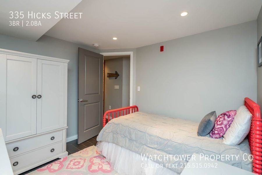 335 S Hicks St - Photo 5 of 32