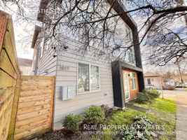 featured image of 1017 Ne 55th St