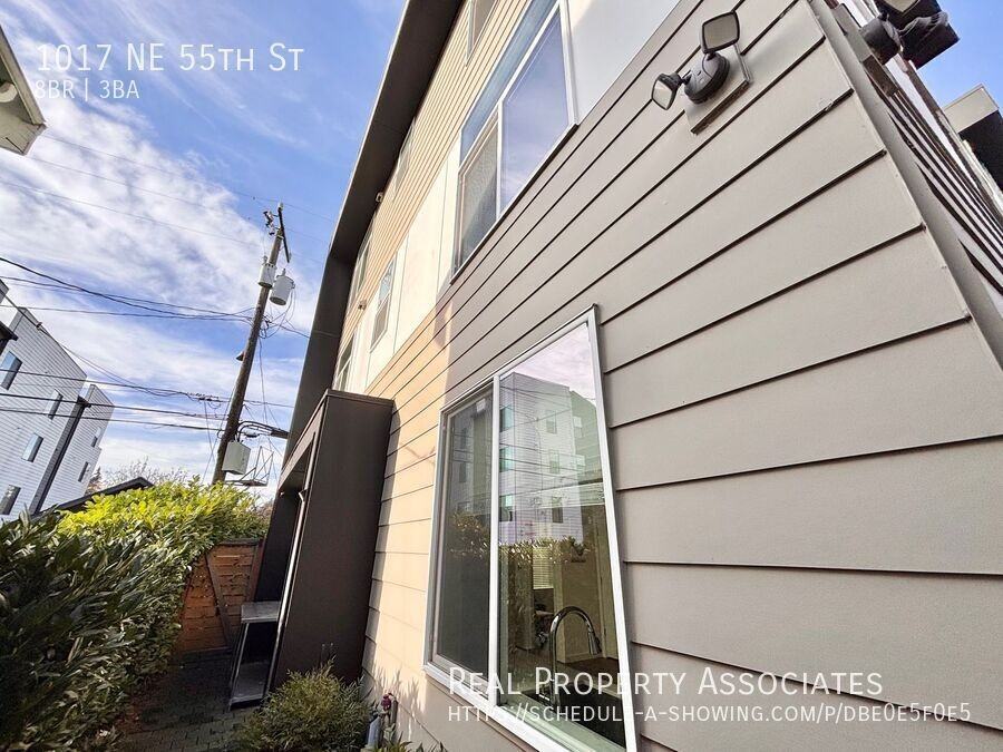 1017 Ne 55th St - Photo 2 of 14