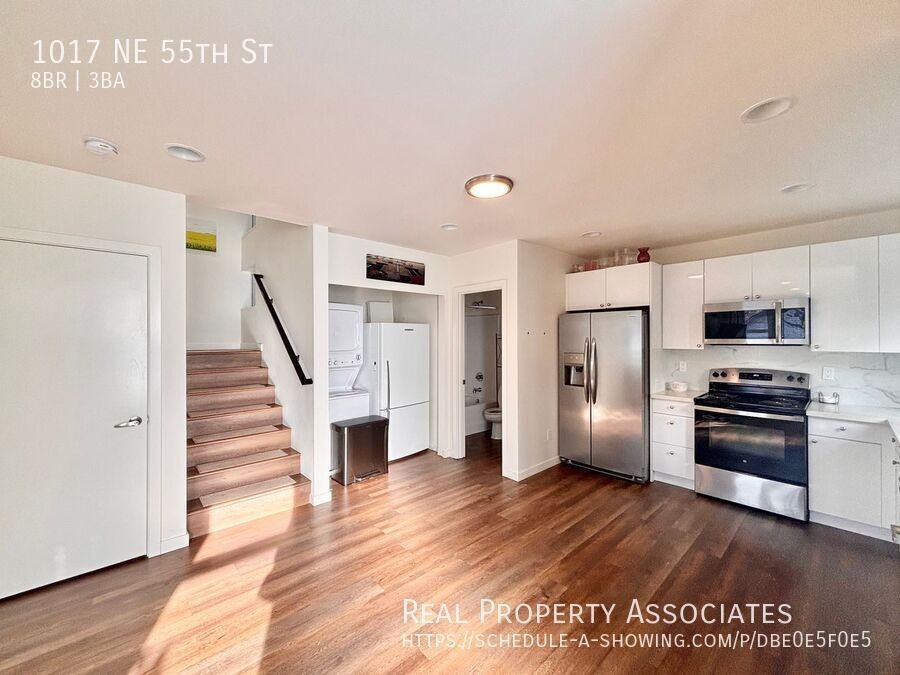 1017 Ne 55th St - Photo 4 of 14