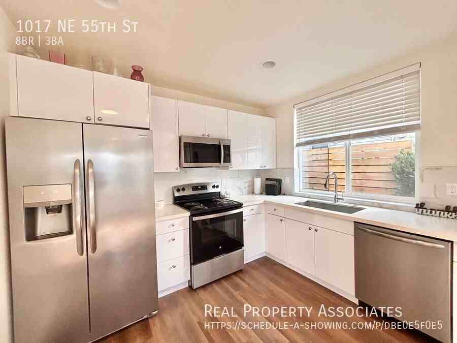 1017 Ne 55th St - Photo 6 of 14