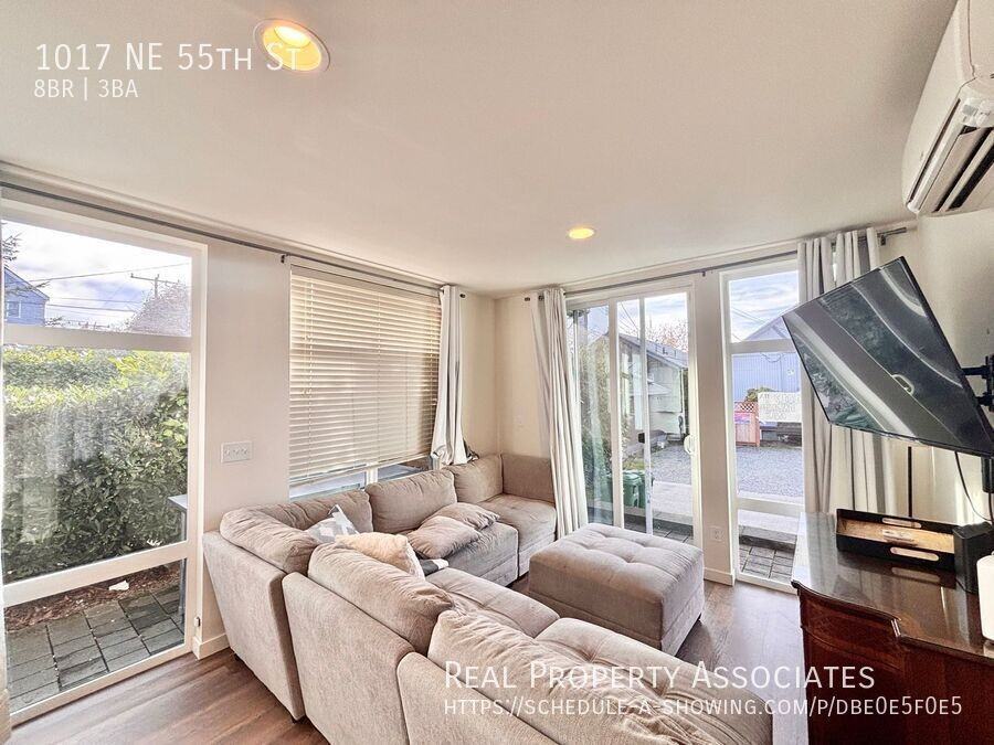 1017 Ne 55th St - Photo 7 of 14