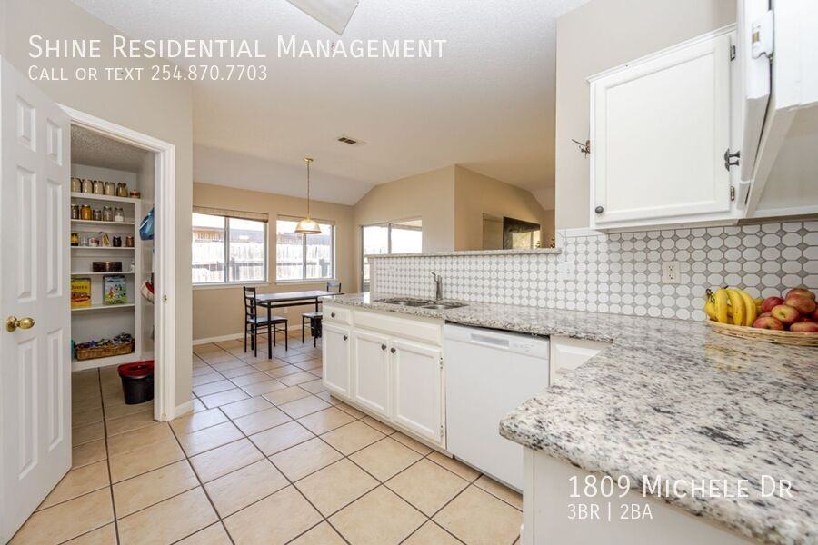 1809 Michele Dr - Photo 2 of 11