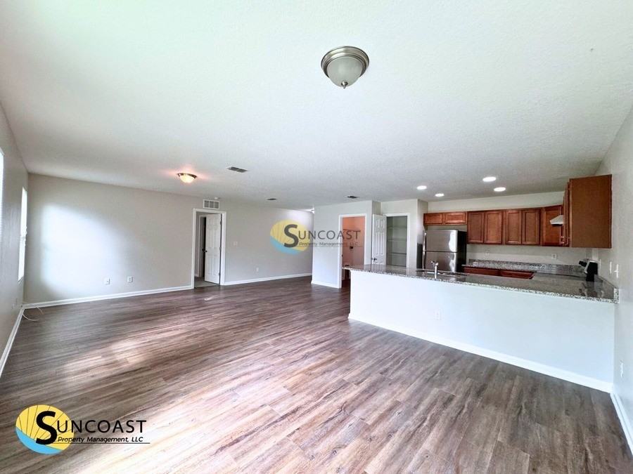 8048 Hastings St - Photo 6 of 21