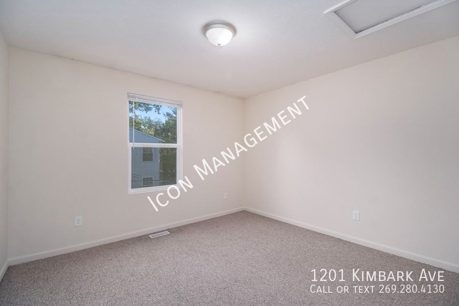 1201 Kimbark Ave - Photo 5 of 21