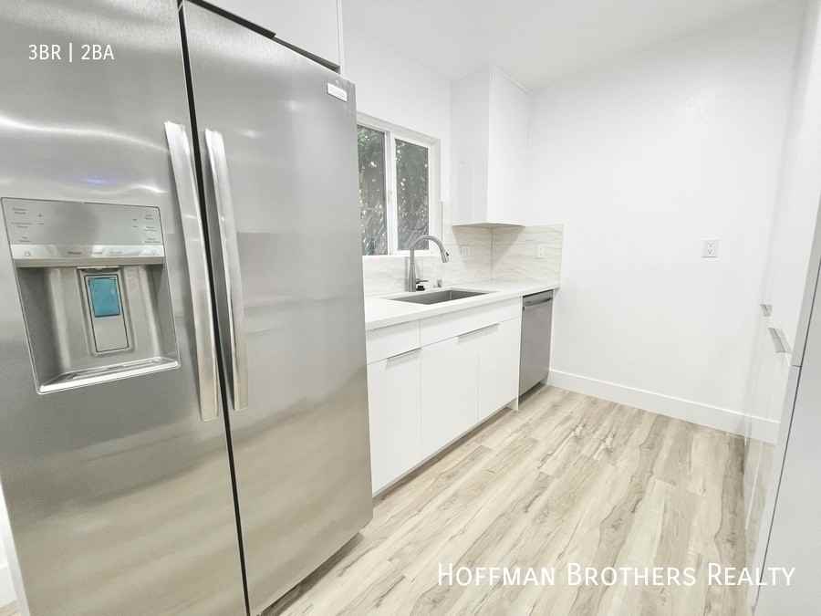 634 Flower Ave #2 - Photo 4 of 15