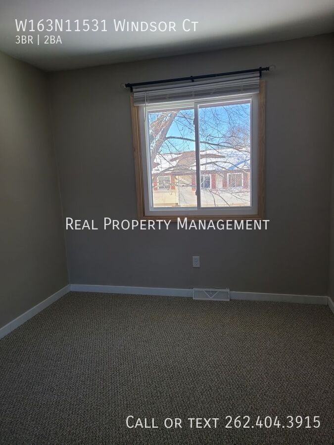 W163N11531 Windsor Ct - Photo 4 of 18