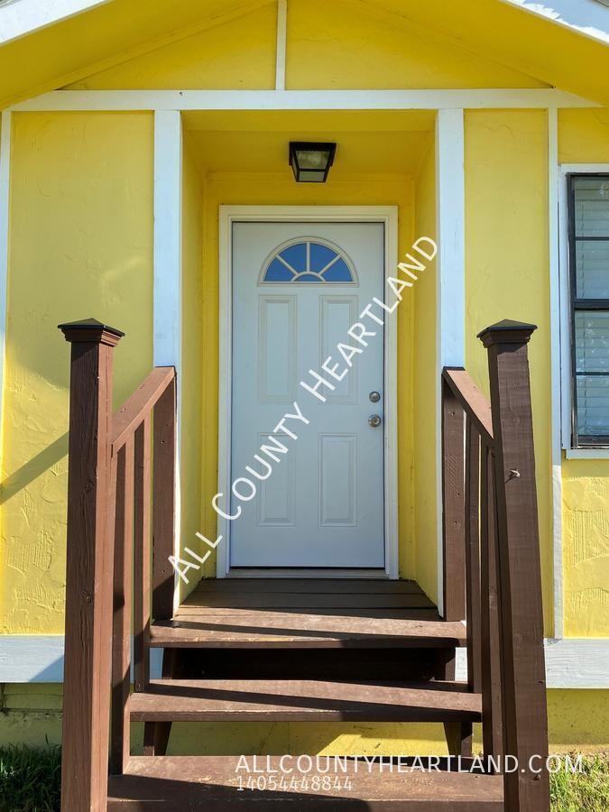 1401 N Independence Ave - Photo 2 of 21