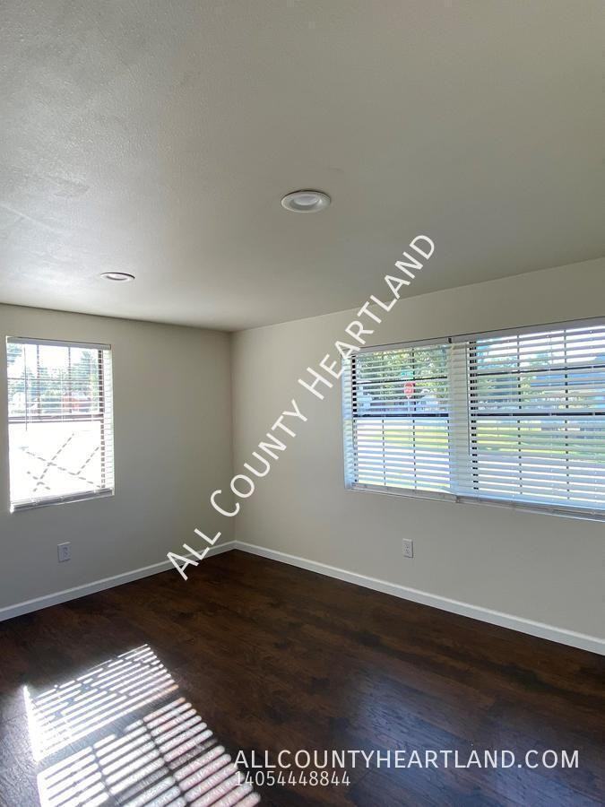 1401 N Independence Ave - Photo 4 of 21