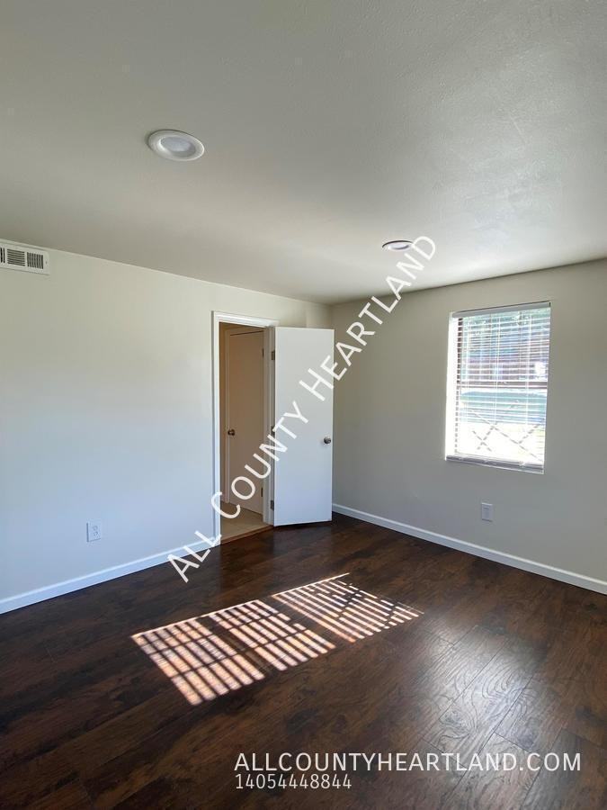 1401 N Independence Ave - Photo 5 of 21