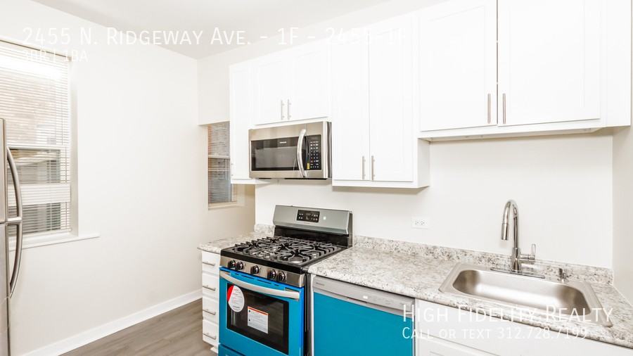 2455 N Ridgeway Ave Apt 1f #2455-1F - Photo 3 of 10