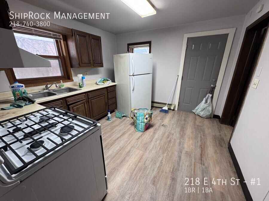 218 E 4th St #1 - Photo 2 of 8