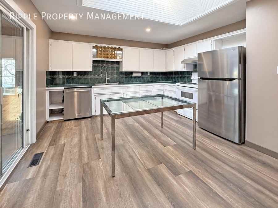 1517 44 St Se #NA - Photo 2 of 27