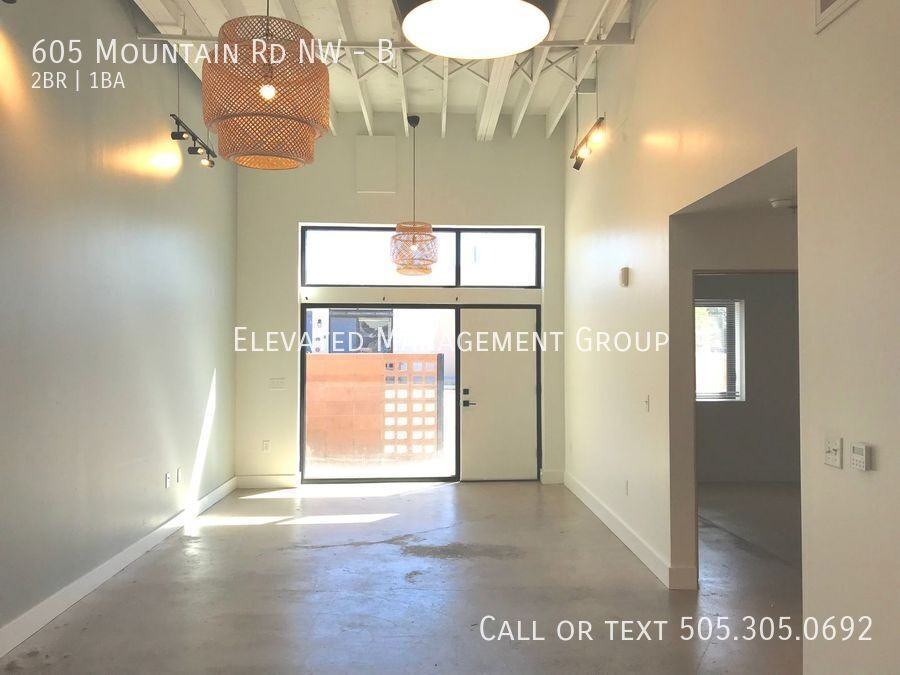 605 Mountain Rd Nw #B - Photo 3 of 8